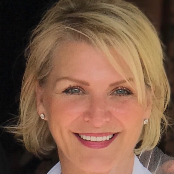 Meet your Posher, Noni - Picture 1 of 1